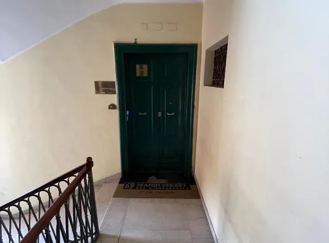 3rd Floor 69 Manin Street 3*